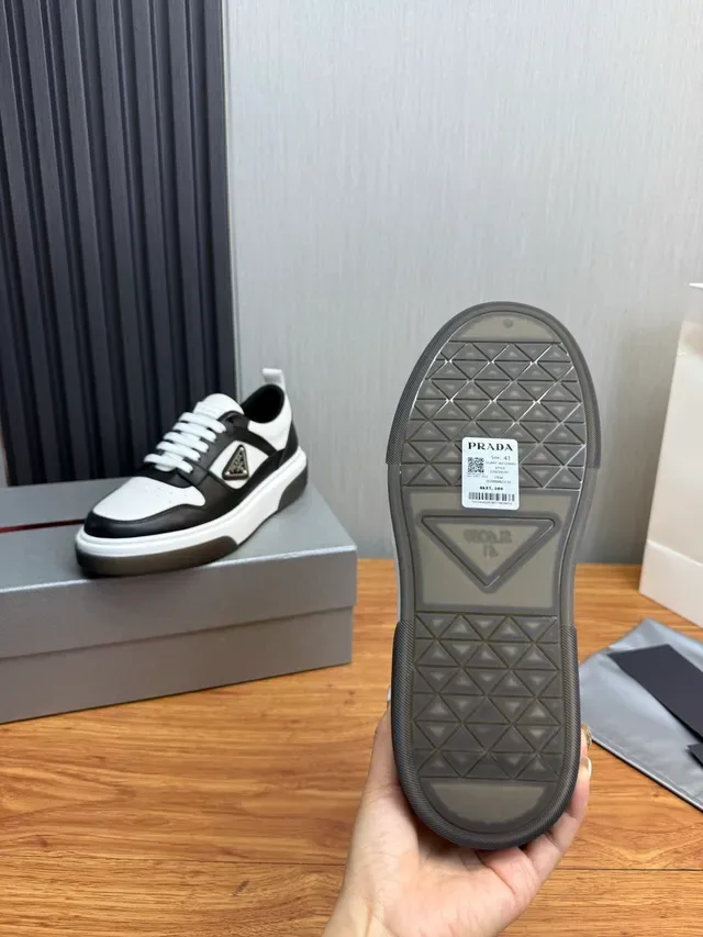 Prada Cloudbust preto e branco tênis lifestyle 11