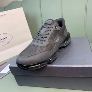 Prada Cloudbust 灰色网面和合成生活方式运动鞋