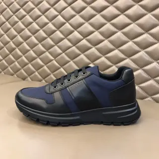 Prada Cloudbust Navy e Preto Tênis com sola grossa