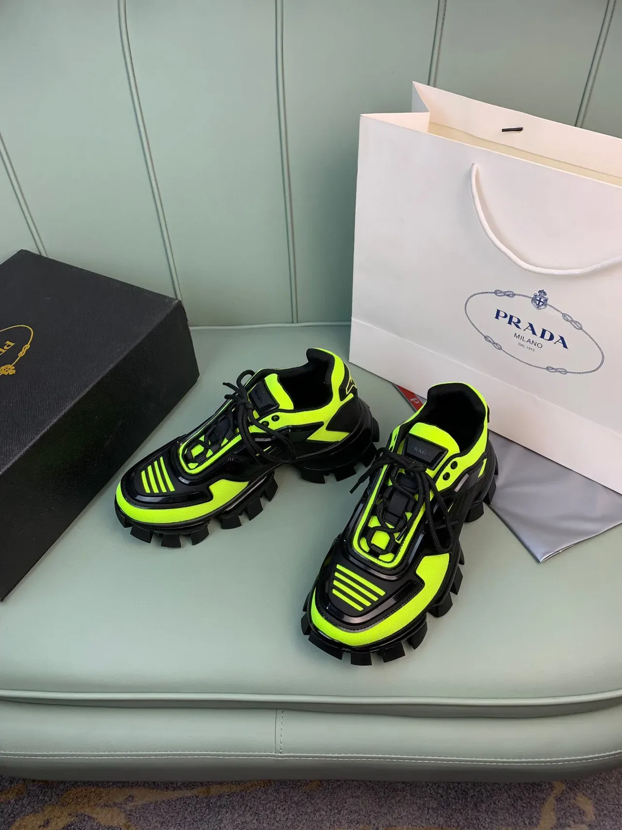 Prada Cloudbust Sneakers Chunky Vert Néon et Noir 7