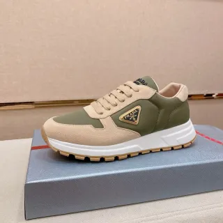 Prada Cloudbust जैतूनी हरा और बेज लाइफस्टाइल स्नीकर