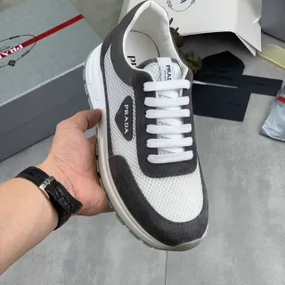 Prada Cloudbust Blanc et Gris Charbon Sneakers Lifestyle