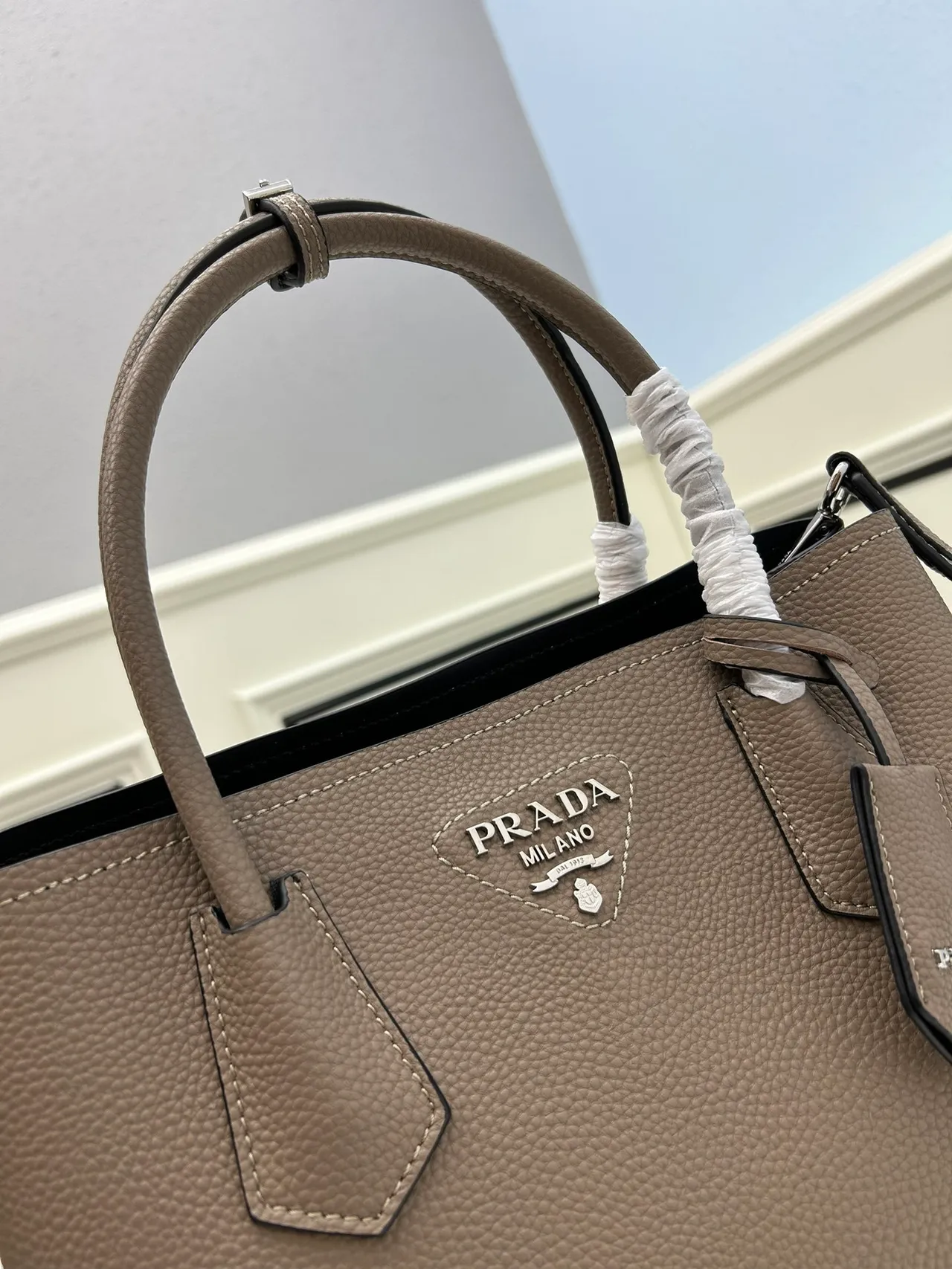 Prada Galleria 结构化粒面皮革豆沙色托特包 3