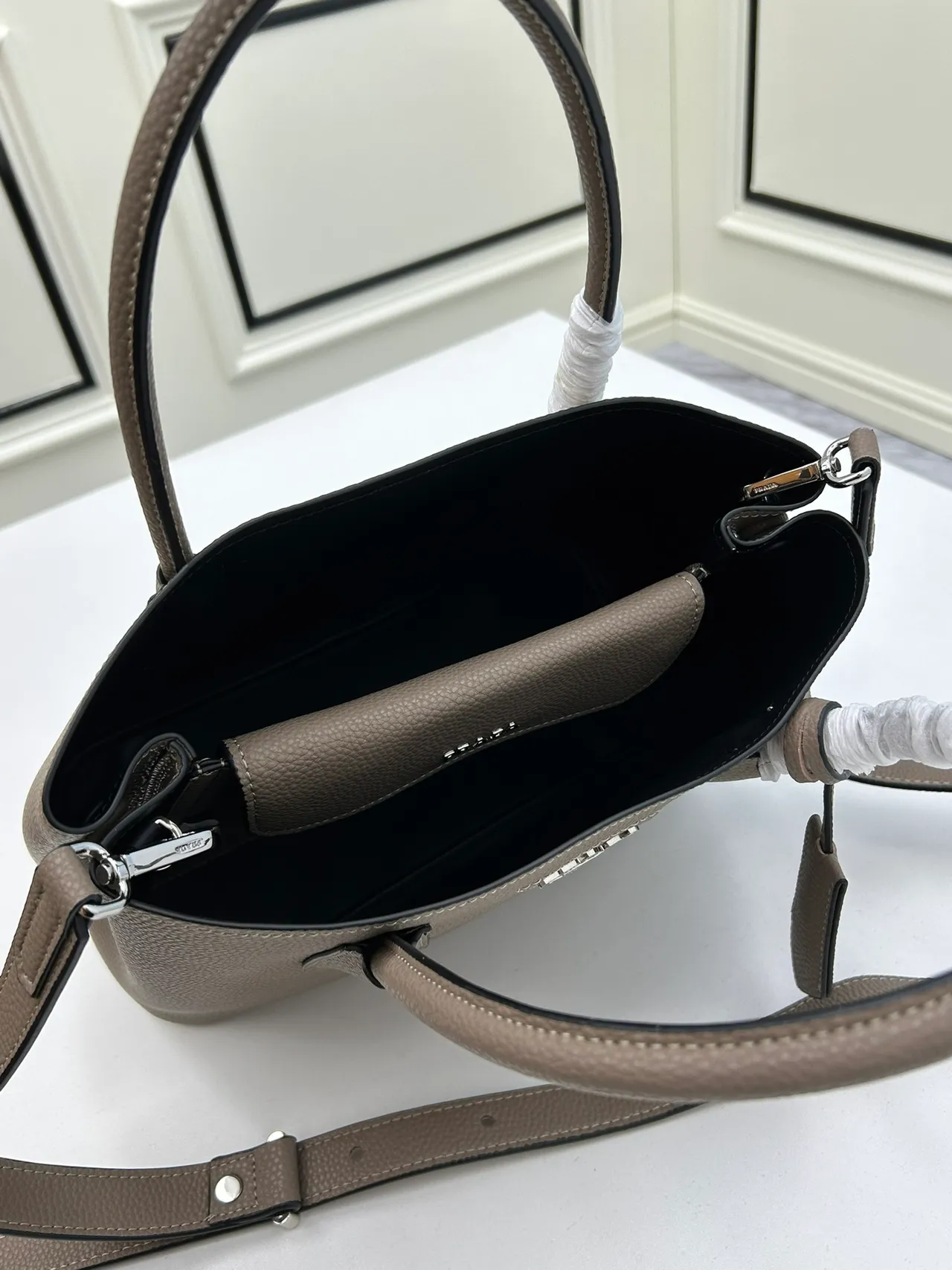 Prada Galleria 结构化粒面皮革豆沙色托特包 5