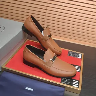 Mocasines Prada Horsebit Cuero Saffiano Tan Slip-On