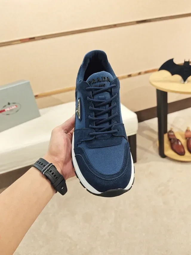 Prada Zapatilla Lifestyle de Ante y Lona Azul Marino 5