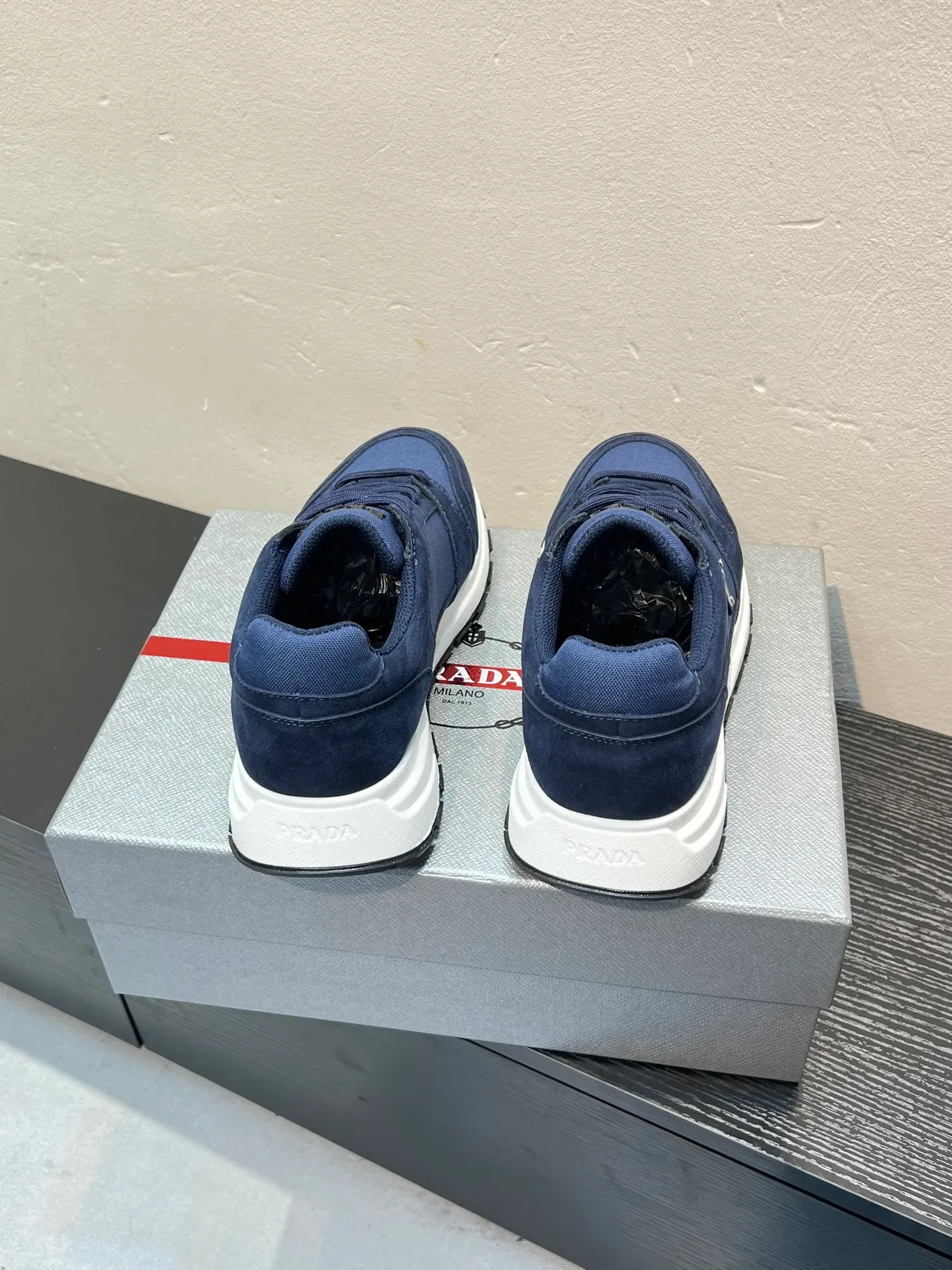 Prada Navy White সুয়েড এবং নাইলন আপার চাঙ্কি মিডসোল লাইফস্টাইল স্নিকার 6