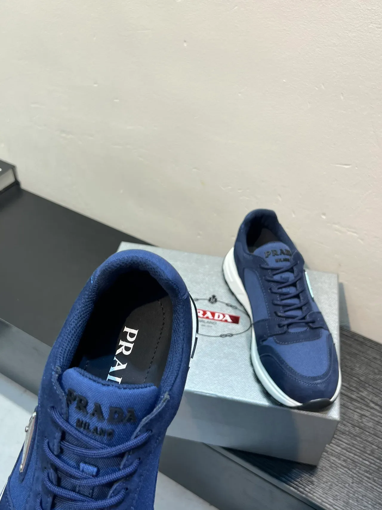 Prada Navy White সুয়েড এবং নাইলন আপার চাঙ্কি মিডসোল লাইফস্টাইল স্নিকার 7