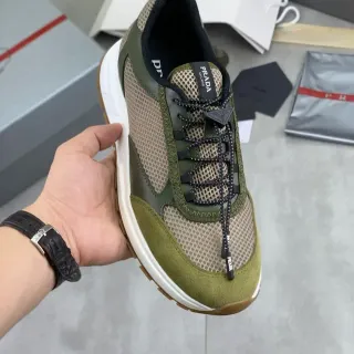 Prada 橄榄绿网面和麂皮生活休闲鞋