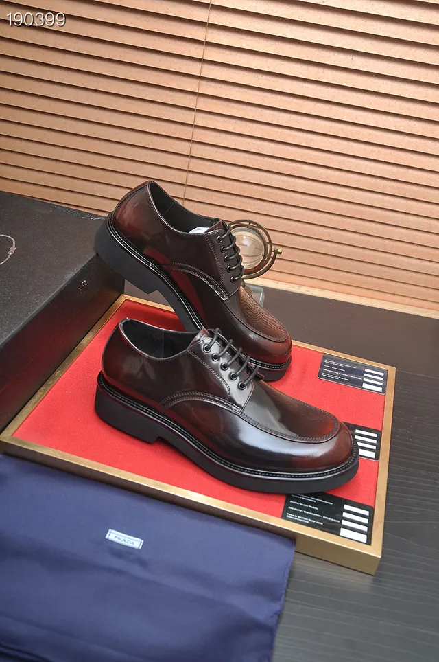 Prada أحذية أكسفورد بني مصقول مع رأس قبعة 5