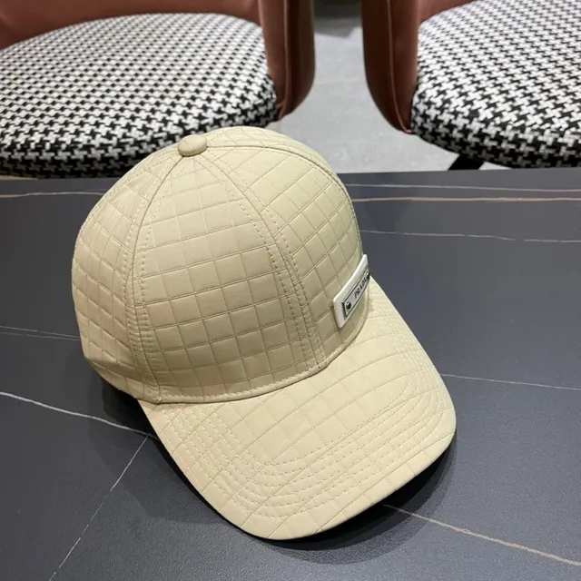 Prada Casquette Matelassée Grille 8