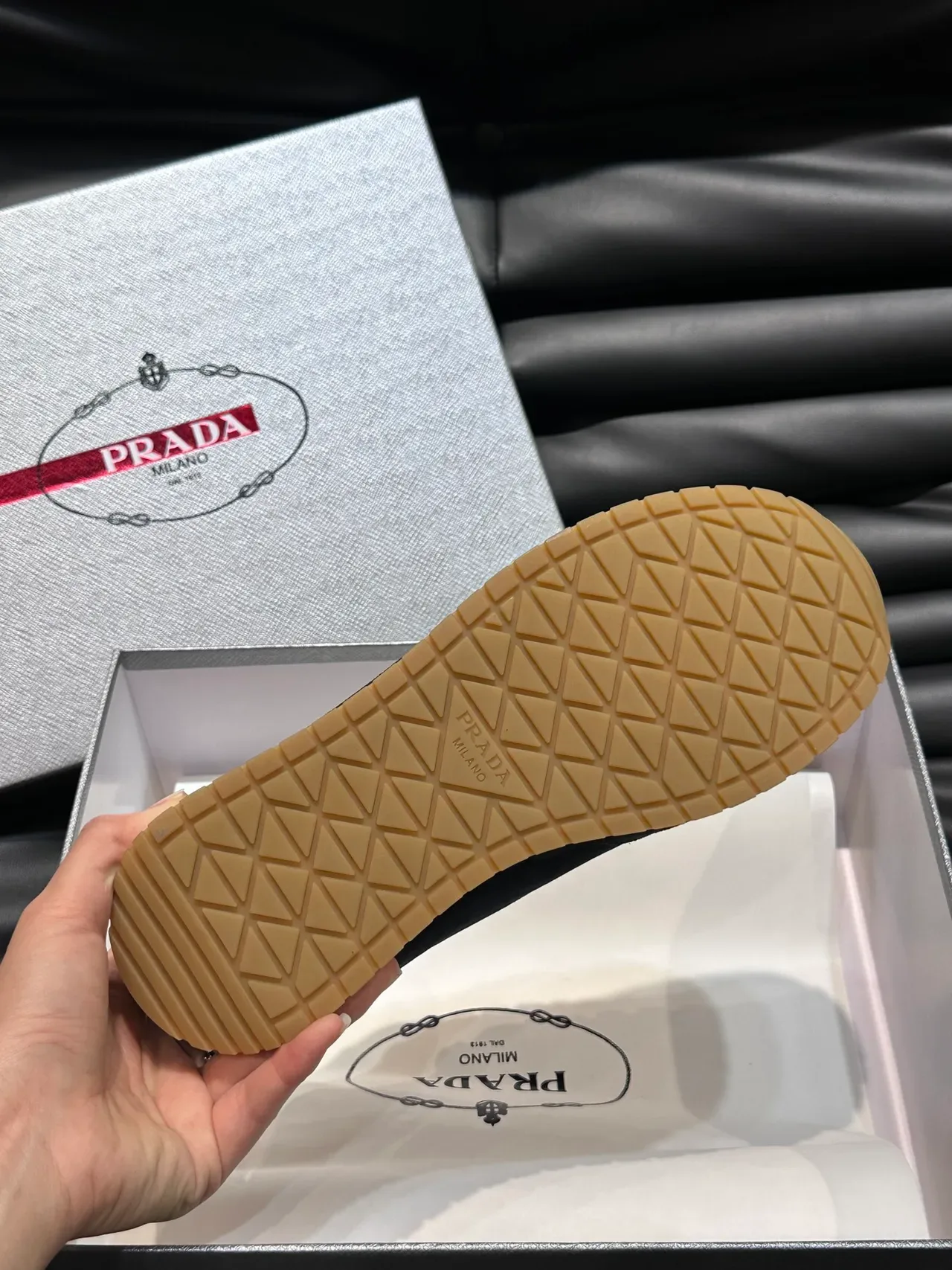 Prada Re-Edition حذاء رياضي بحرري Navy Suede ريترو رنر أسلوب حياة 2