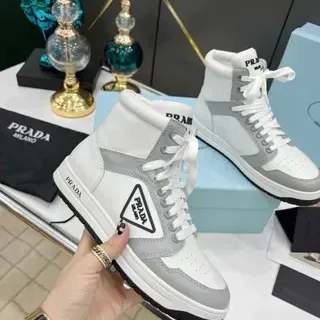 Prada सफेद ग्रे हाई-टॉप पैनल चमड़ा जीवन शैली स्नीकर