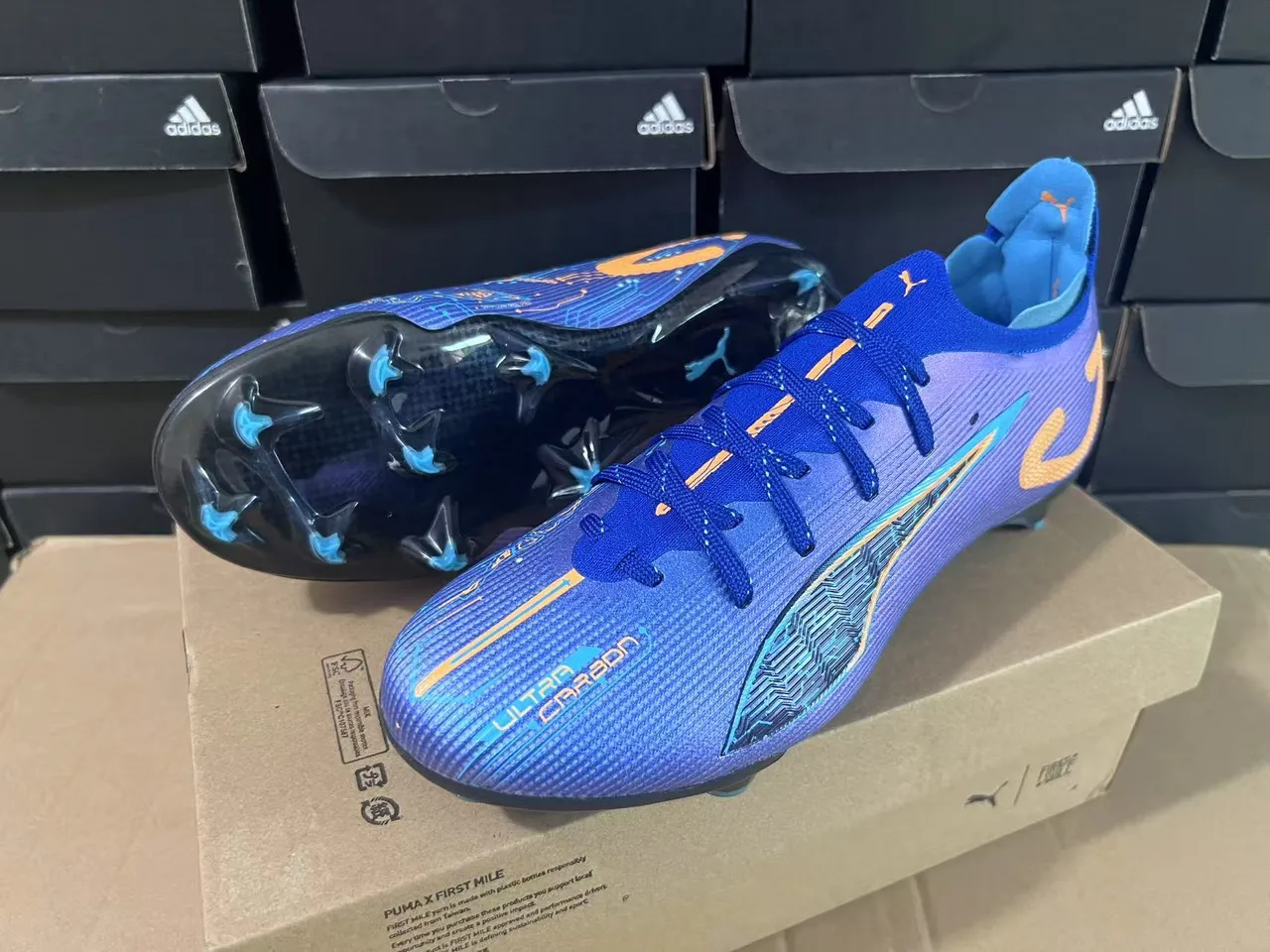 Puma Ultra Carbon 蓝紫橙色 钉地足球鞋 3