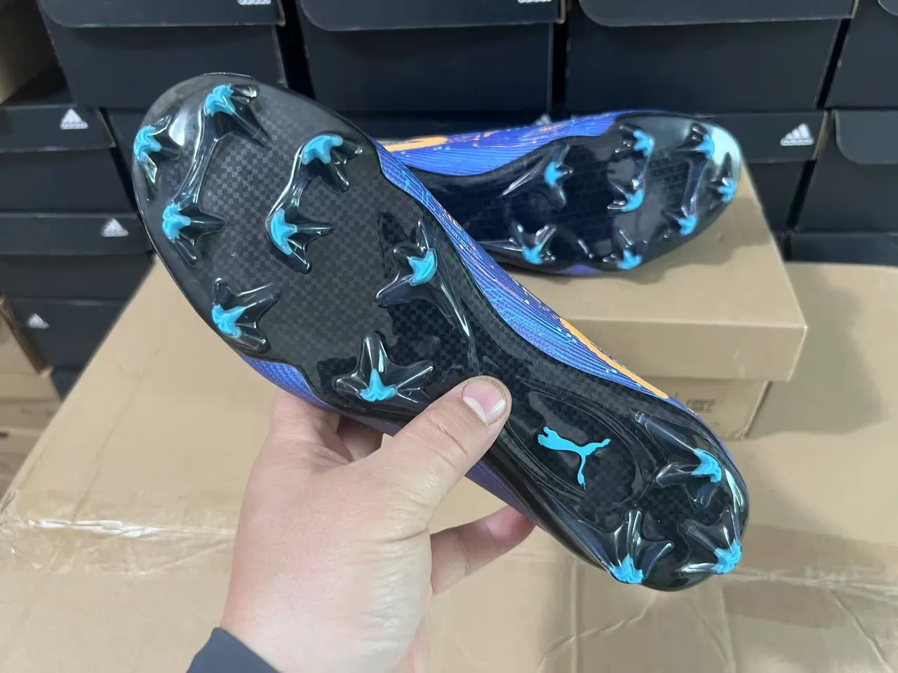 Puma Ultra Carbon 蓝紫橙色 钉地足球鞋 4