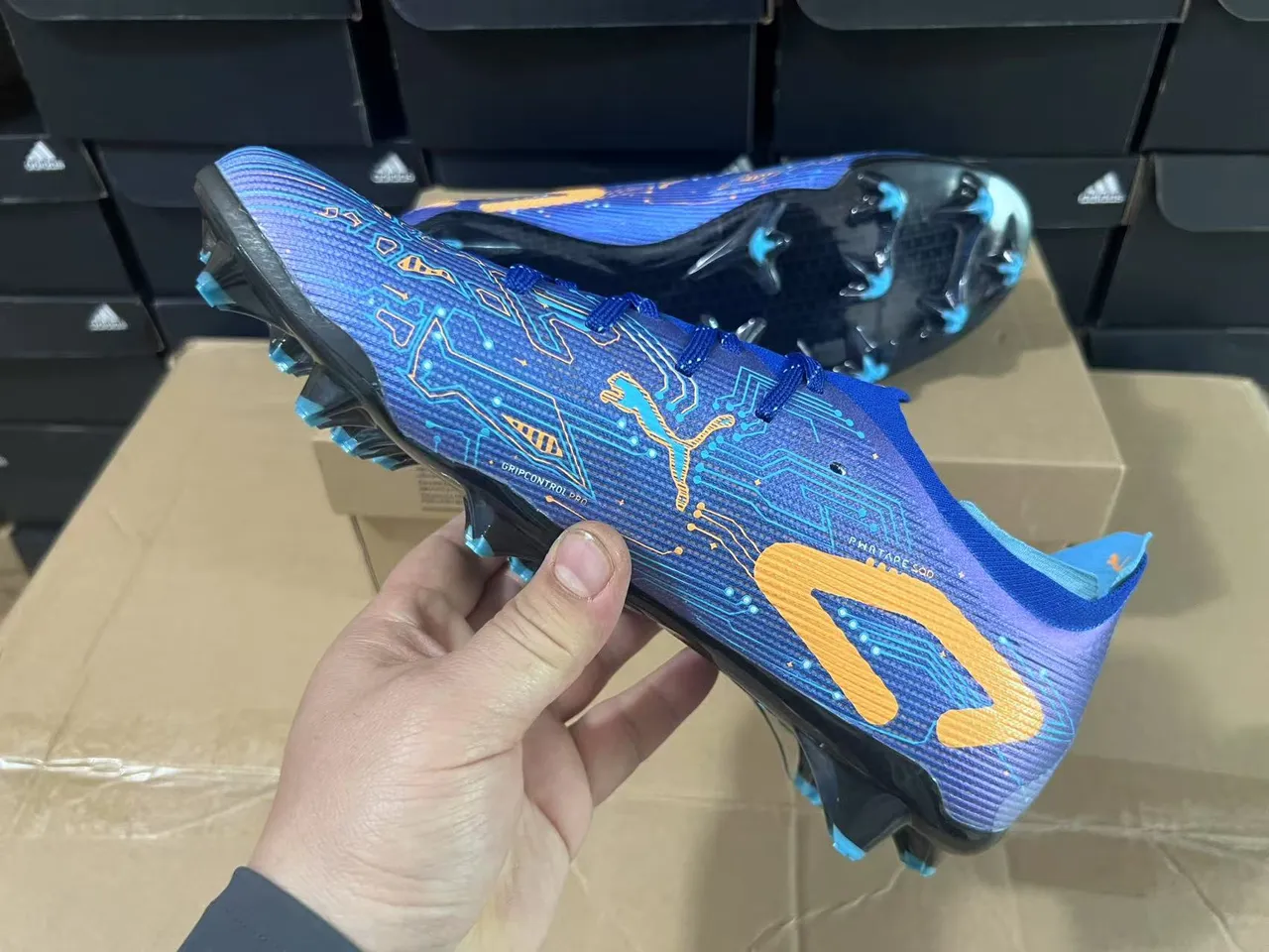 Puma Ultra Carbon 蓝紫橙色 钉地足球鞋 6
