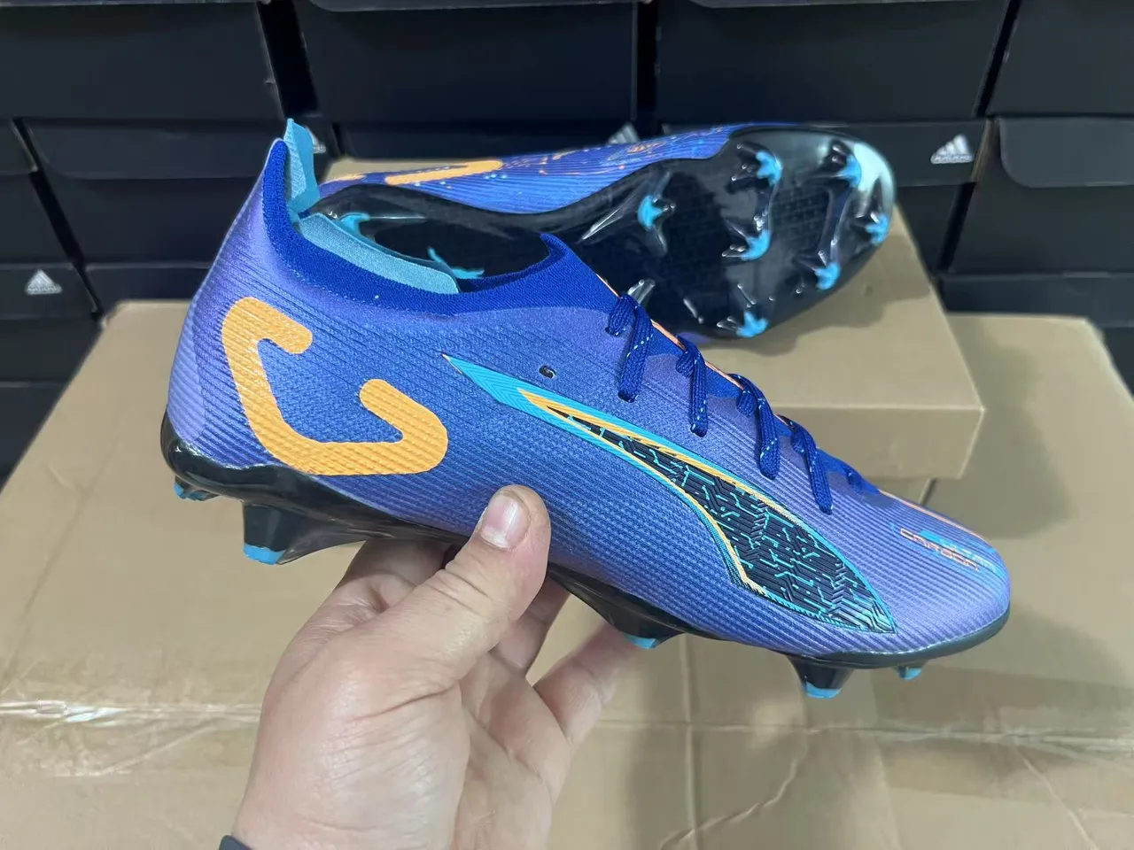 Puma Ultra Carbon 蓝紫橙色 钉地足球鞋 7