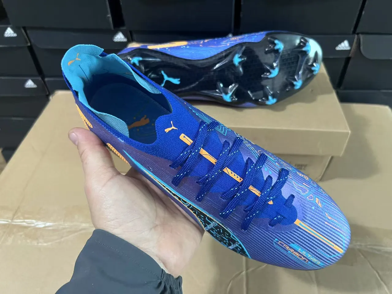 Puma Ultra Carbon 蓝紫橙色 钉地足球鞋 9