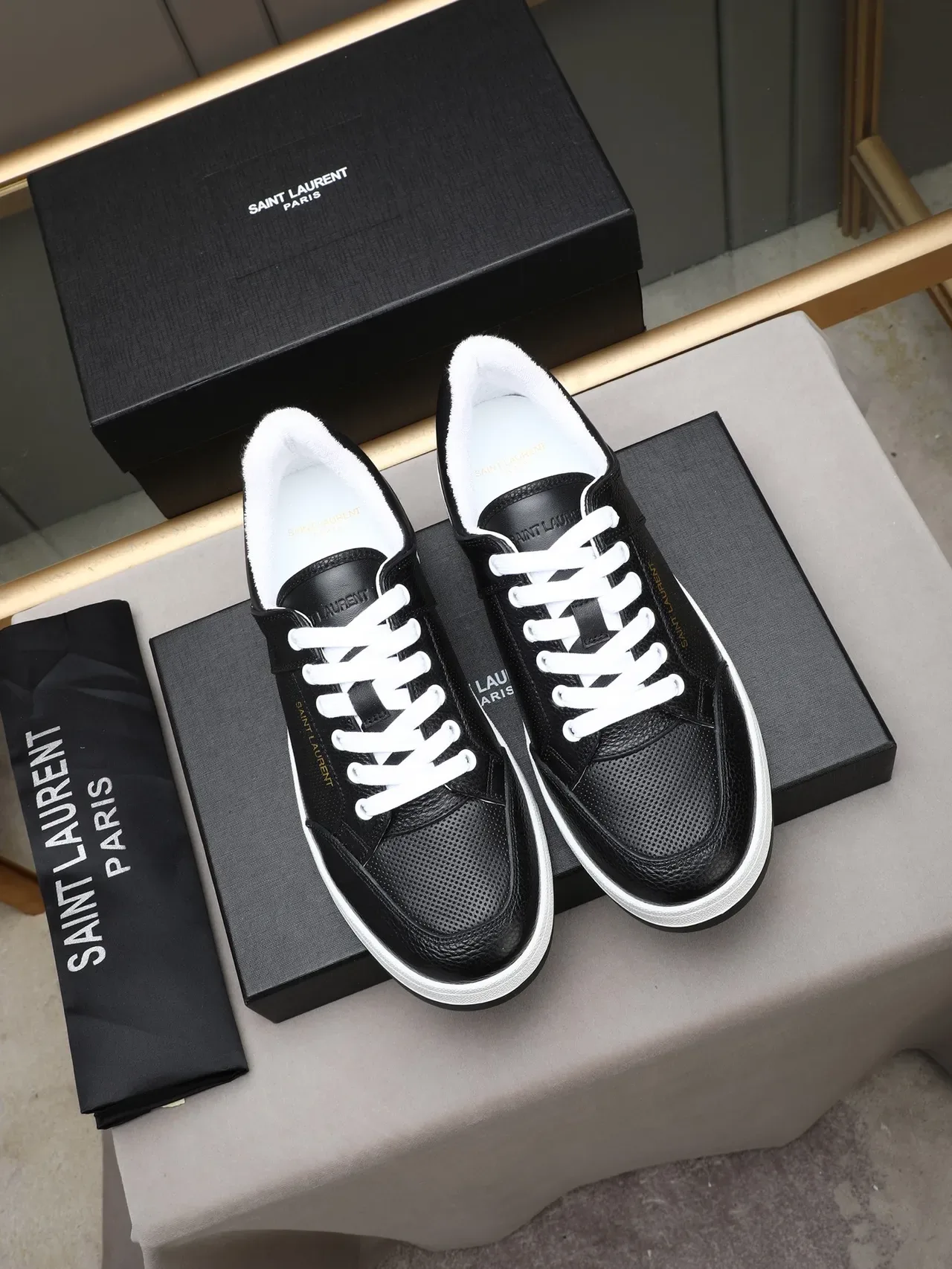 Saint Laurent 黑色白色 粒面皮革鞋面 穿孔鞋头 生活方式运动鞋 2