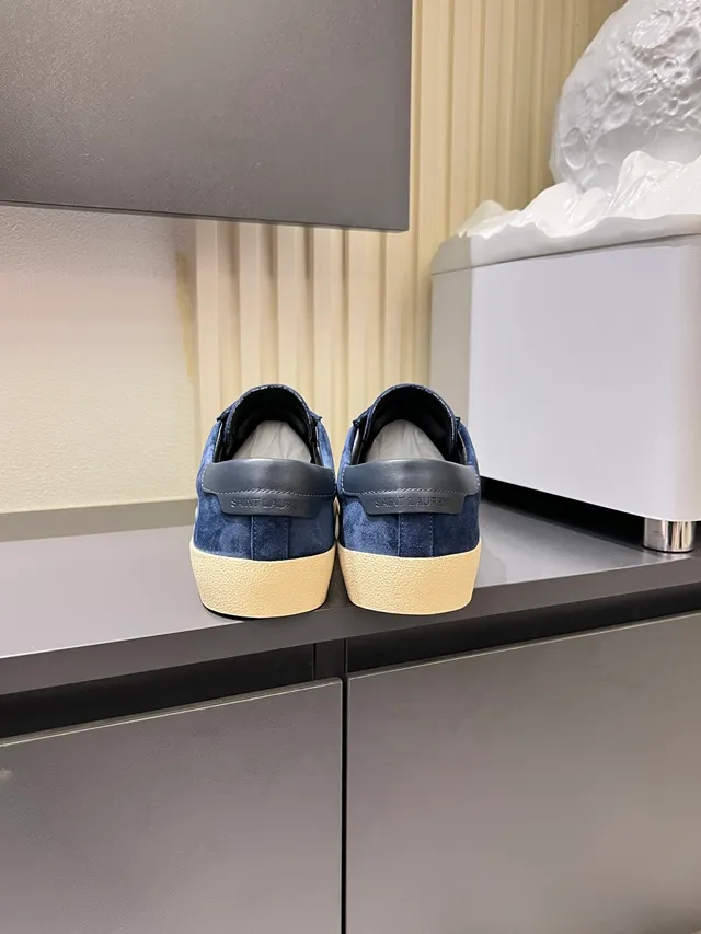 Saint Laurent حذاء رياضي أسلوب حياة من جلد الغزال الأزرق مع شعار مطبوع 2