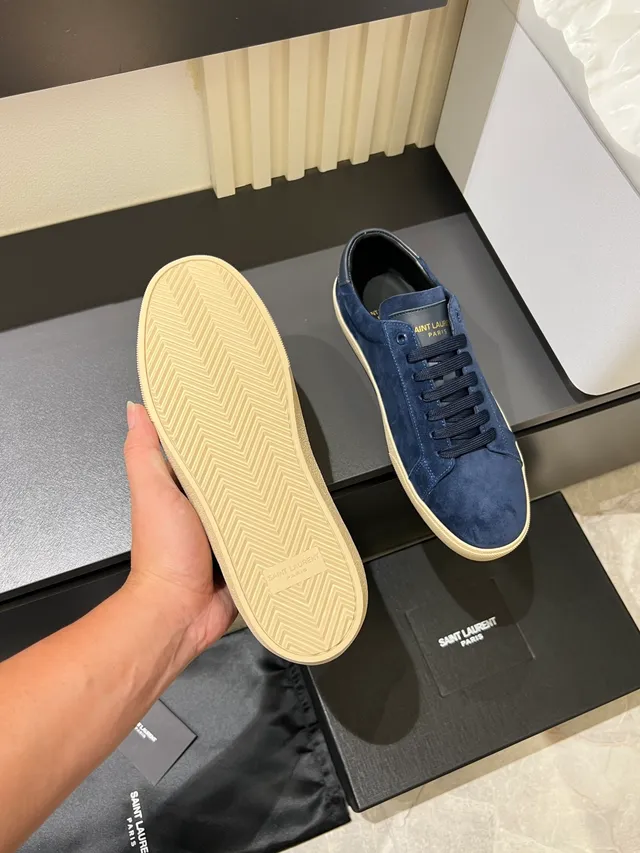 Saint Laurent حذاء رياضي أسلوب حياة من جلد الغزال الأزرق مع شعار مطبوع 4