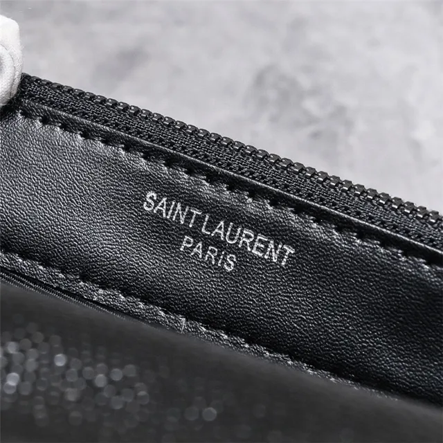 Saint Laurent Loulou Sac beige matelassé à chaîne 22