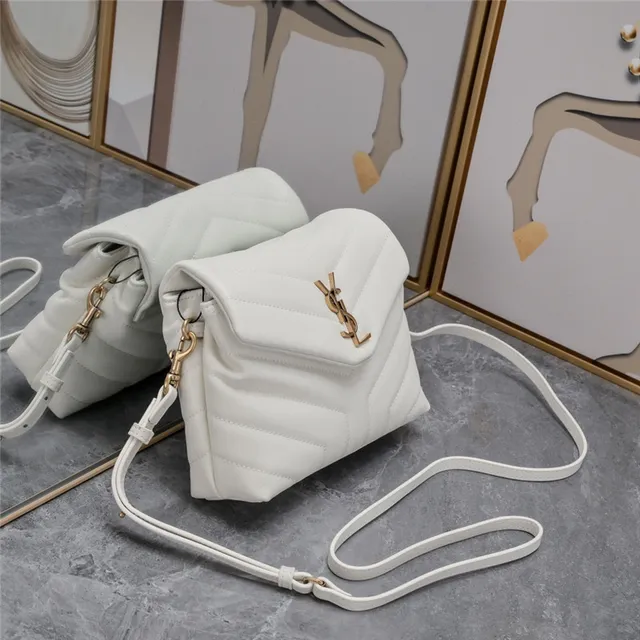 Saint Laurent Loulou बेज क्विल्टेड अंडरआर्म बैग 9