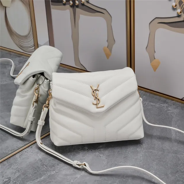 Saint Laurent Loulou बेज क्विल्टेड अंडरआर्म बैग 10