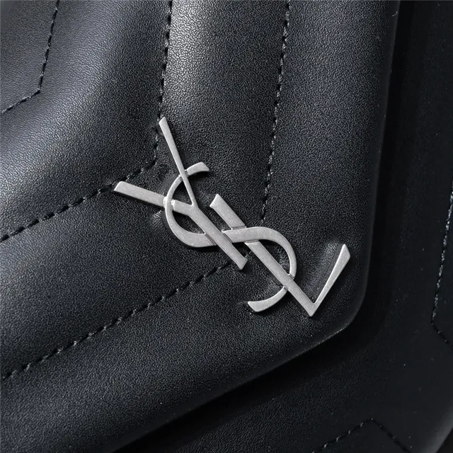 Saint Laurent Loulou बेज क्विल्टेड अंडरआर्म बैग 22