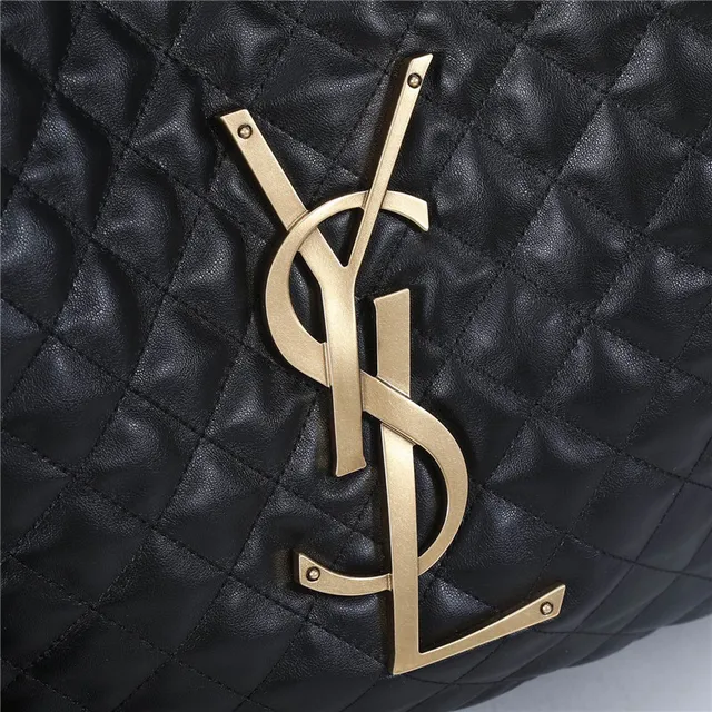 Saint Laurent Loulou 绗缝黑色皮革托特包 19