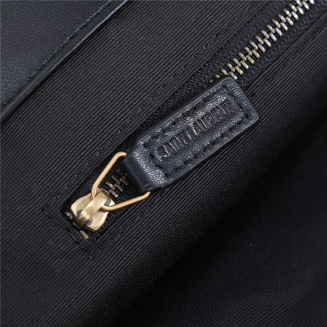 Saint Laurent Loulou 绗缝黑色皮革托特包 20