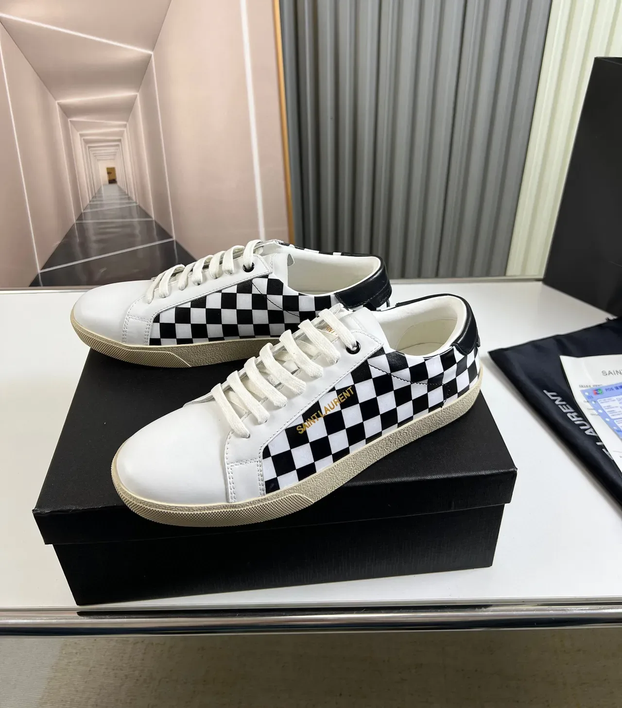 Saint Laurent Branco Preto Painel Xadrez Logo Dourado Sneakers Lifestyle 7