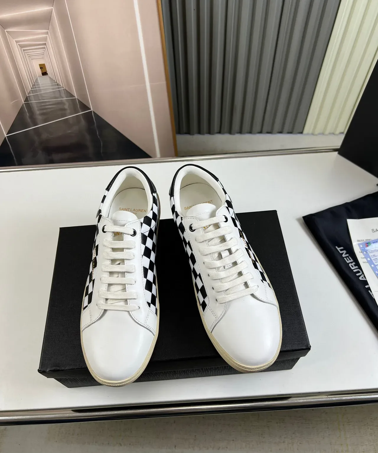 Saint Laurent Branco Preto Painel Xadrez Logo Dourado Sneakers Lifestyle 8