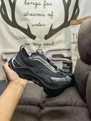 Chaussures de running Salomon XT-6 noires grises silhouette trail chunky tige mesh et revêtement synthétique 5