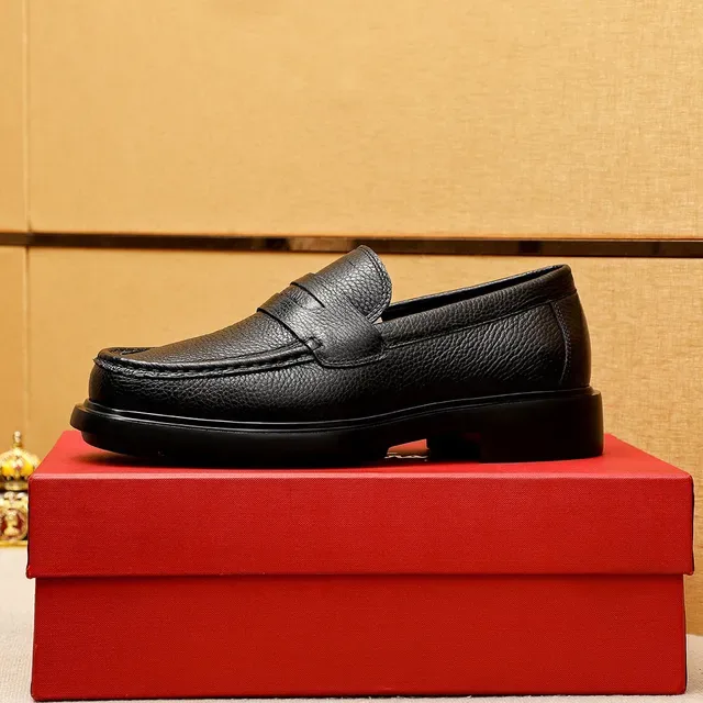 Salvatore Ferragamo काला पीब्ल्ड लेदर पेनी लोफर्स 5