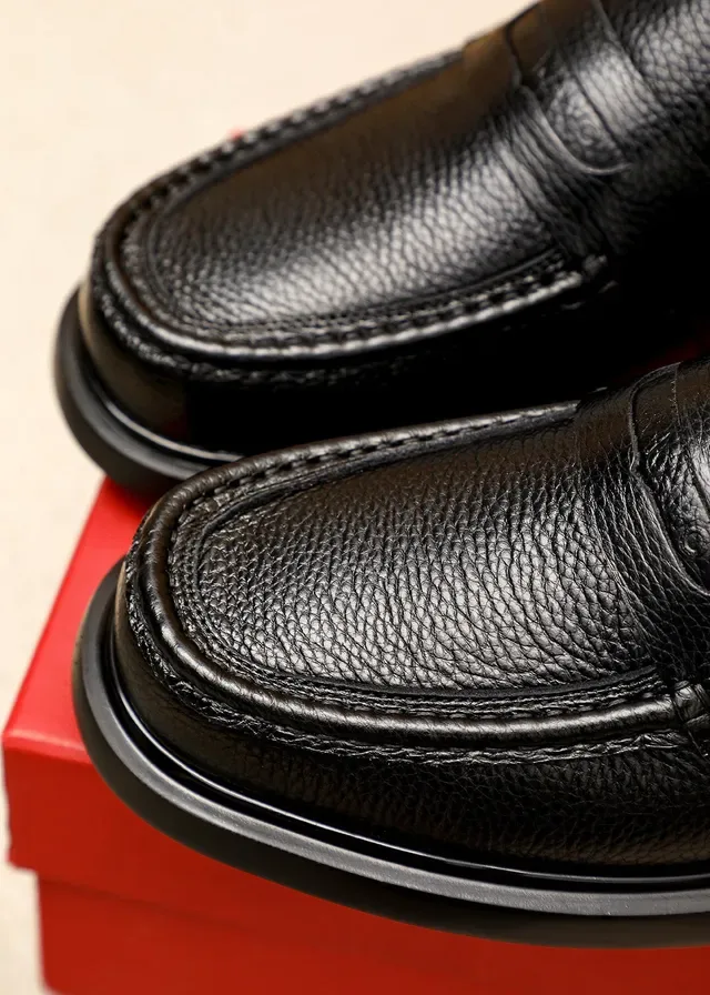 Salvatore Ferragamo काला पीब्ल्ड लेदर पेनी लोफर्स 6