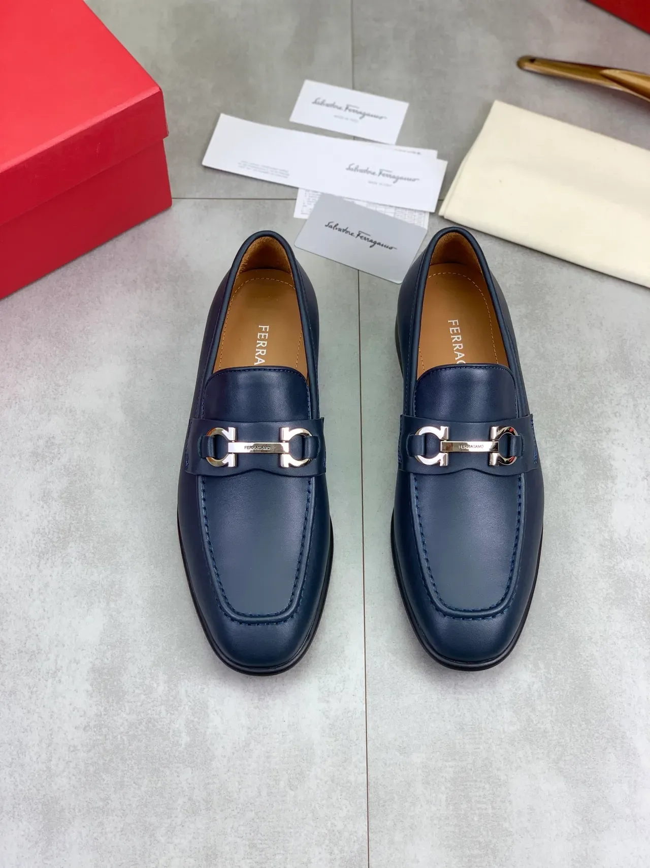 Salvatore Ferragamo Gancini Loafer أزرق بحري جلد لافر 5