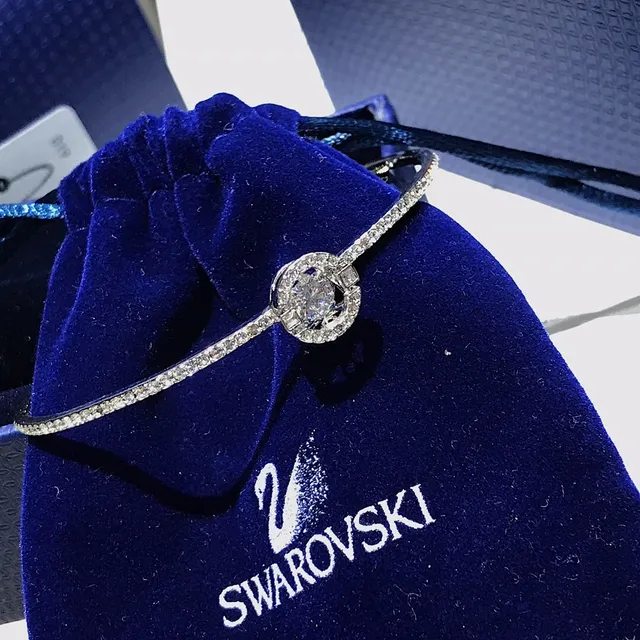 Swarovski রূপালি নেভি Pavé-Crystal ব্যাঙ্গল কেন্দ্রীয় ফুল-ইনস্পায়ার্ড মোটিফ ব্রেসলেট 6