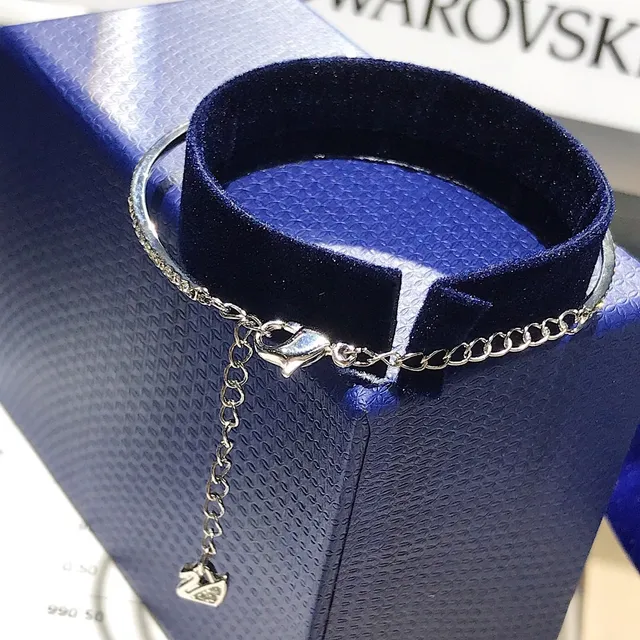 Swarovski রূপালি নেভি Pavé-Crystal ব্যাঙ্গল কেন্দ্রীয় ফুল-ইনস্পায়ার্ড মোটিফ ব্রেসলেট 8