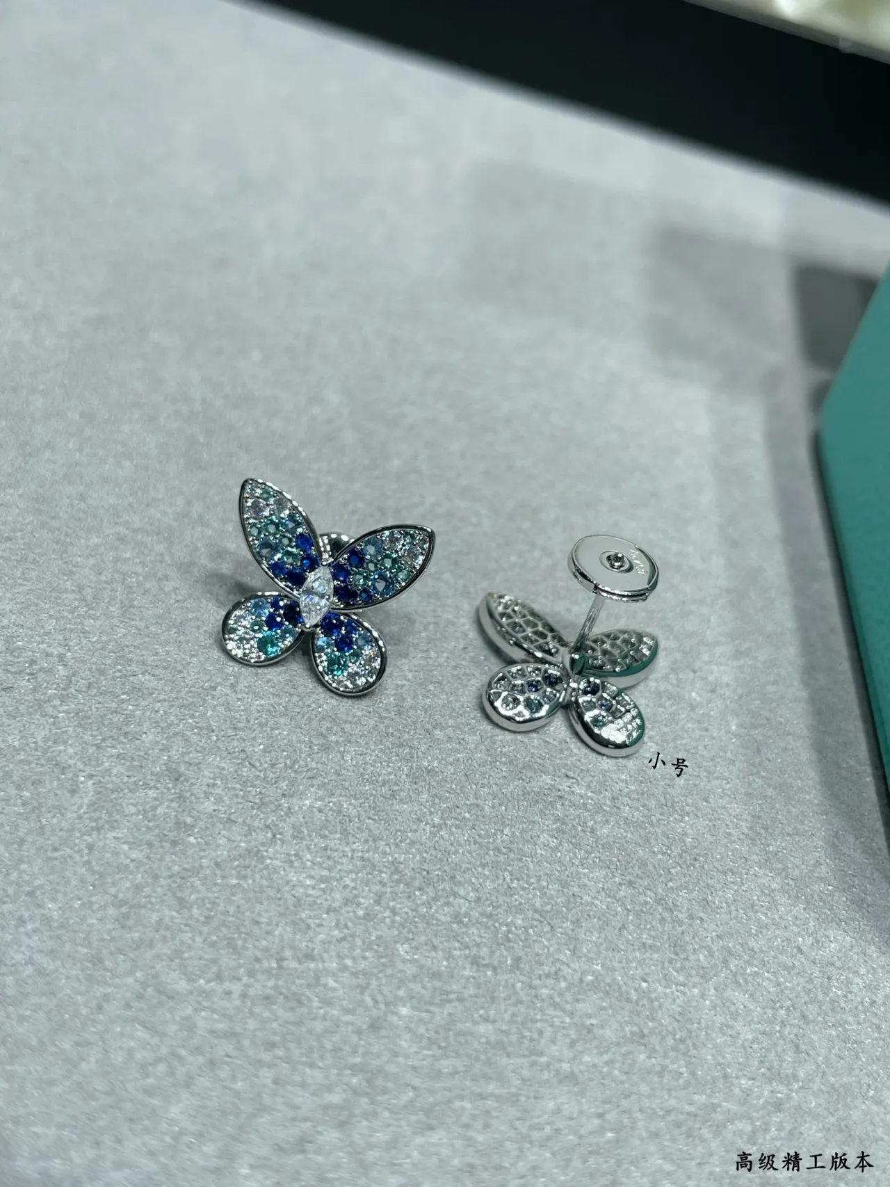 Tiffany & Co. तितली Pavé नीला और सफेद स्टड इयररिंग्स 3