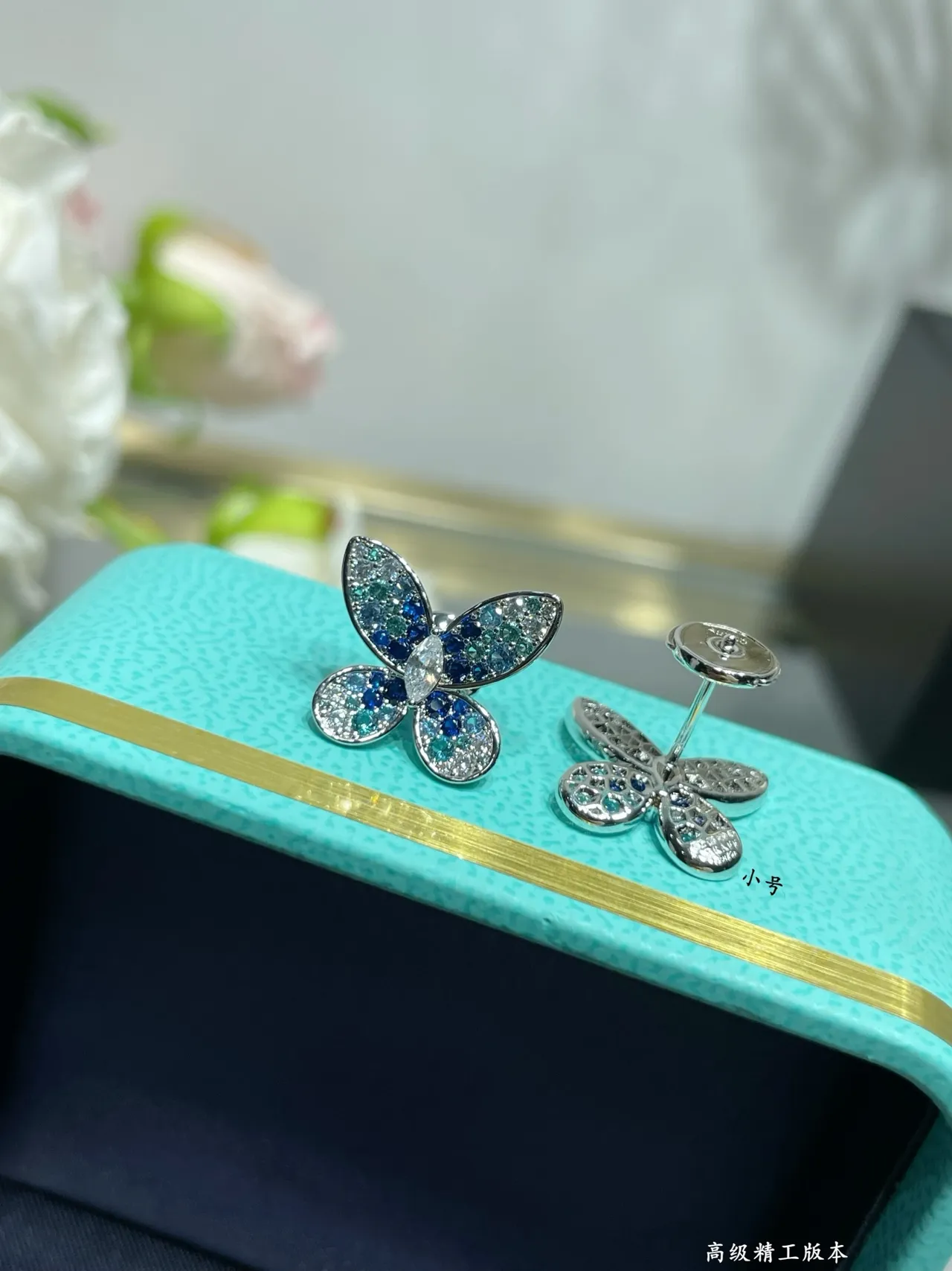 Tiffany & Co. तितली Pavé नीला और सफेद स्टड इयररिंग्स 6