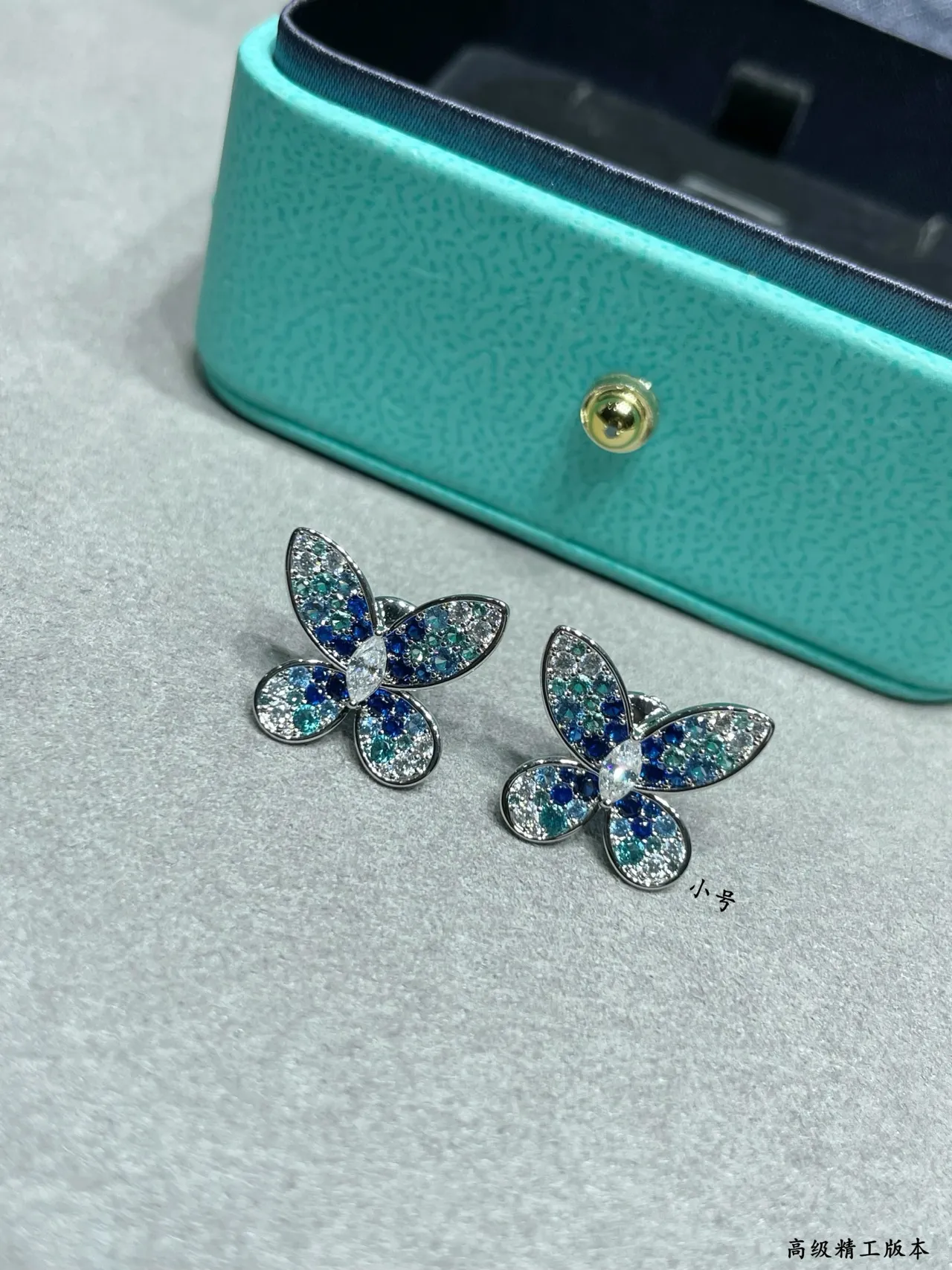 Tiffany & Co. तितली Pavé नीला और सफेद स्टड इयररिंग्स 7