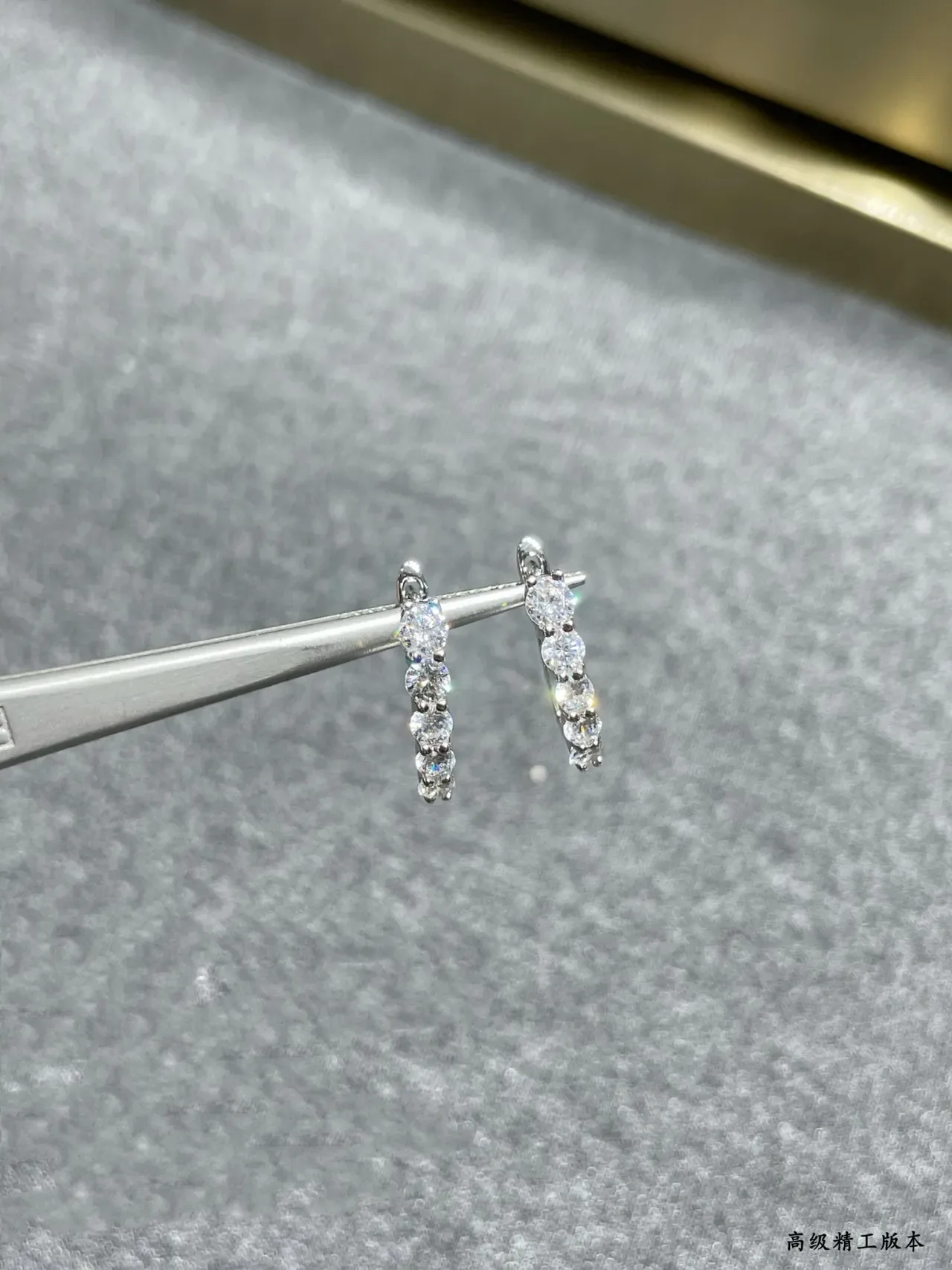 Tiffany & Co. 钻石镶嵌圈耳环 4