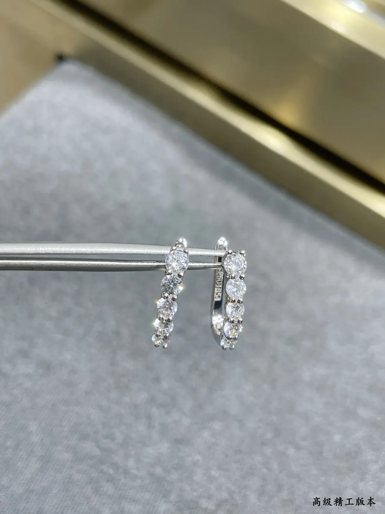 Tiffany & Co. 钻石镶嵌圈耳环 5