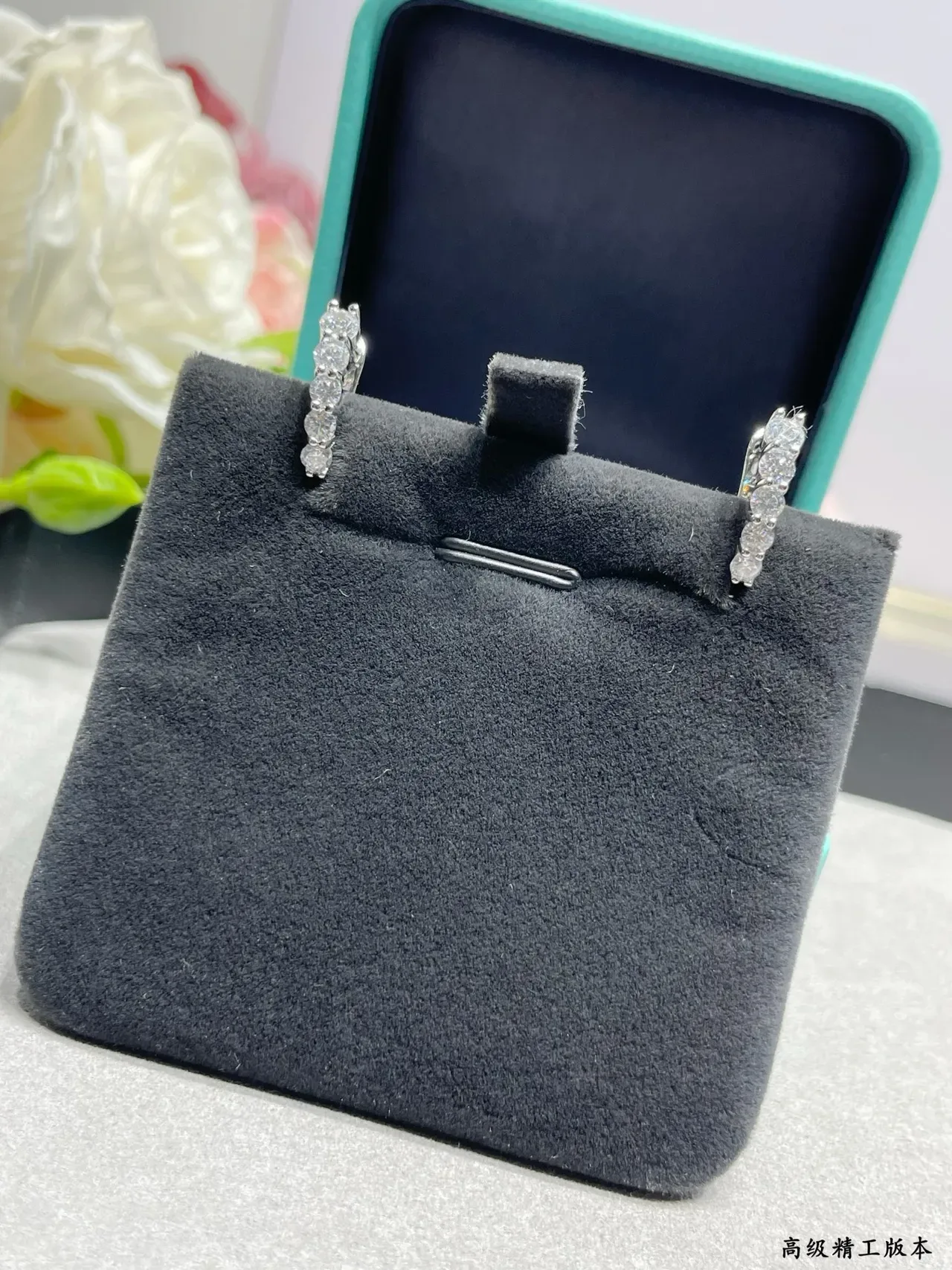 Tiffany & Co. 钻石镶嵌圈耳环 6