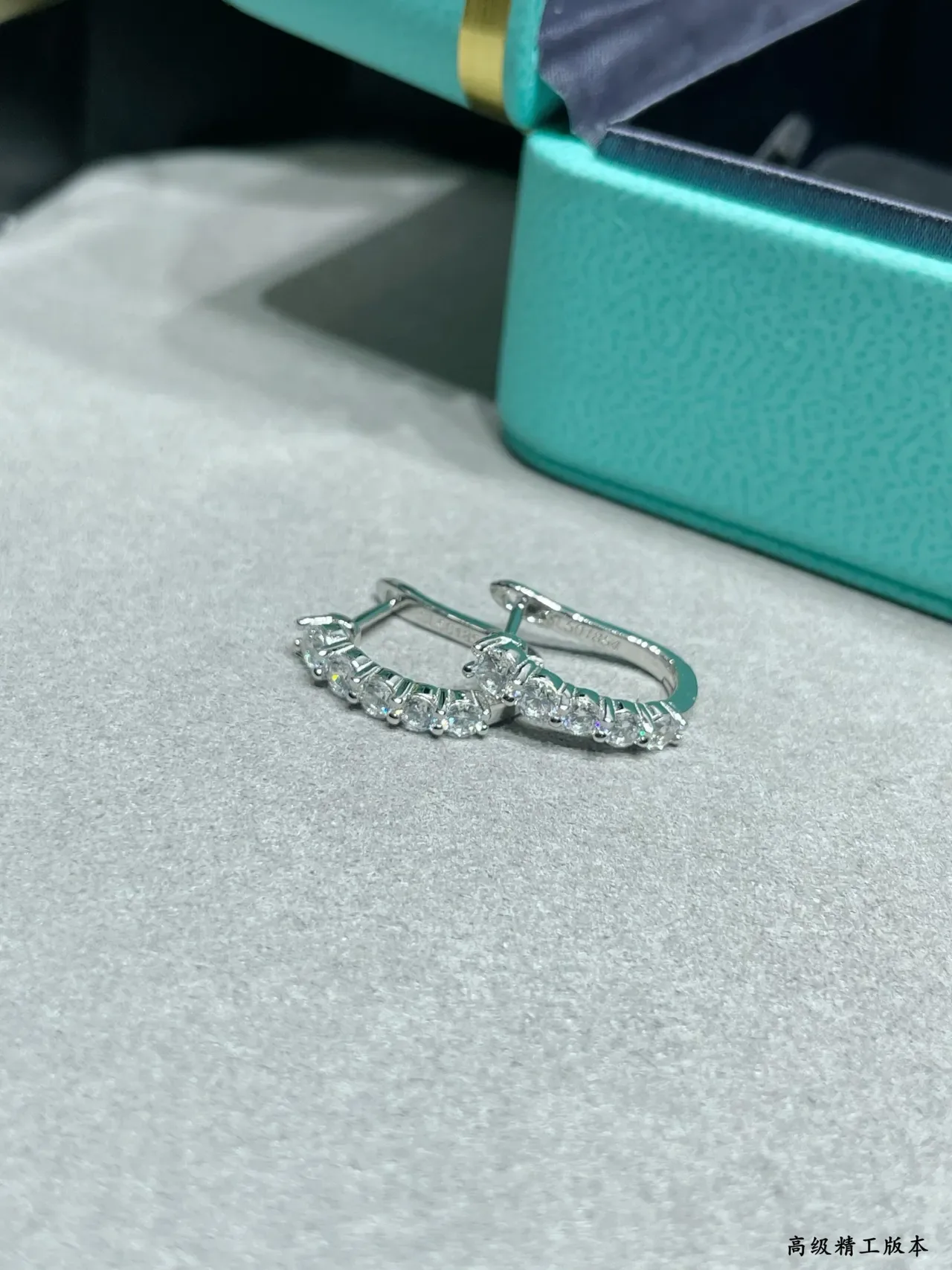 Tiffany & Co. 钻石镶嵌圈耳环 7