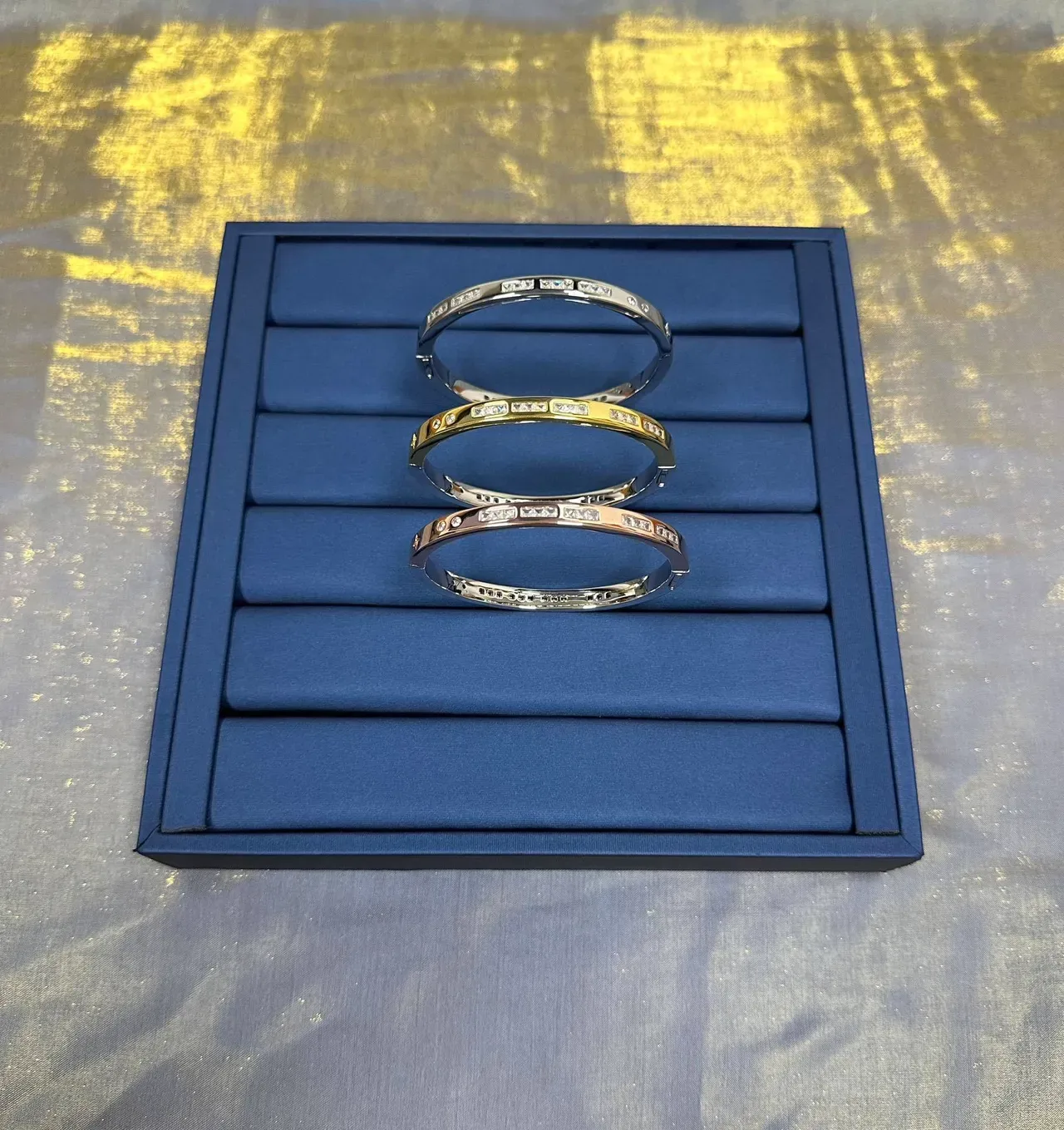 Tiffany & Co. Bracelet Bangle à Charnière en Or et Argent Bicolore 7