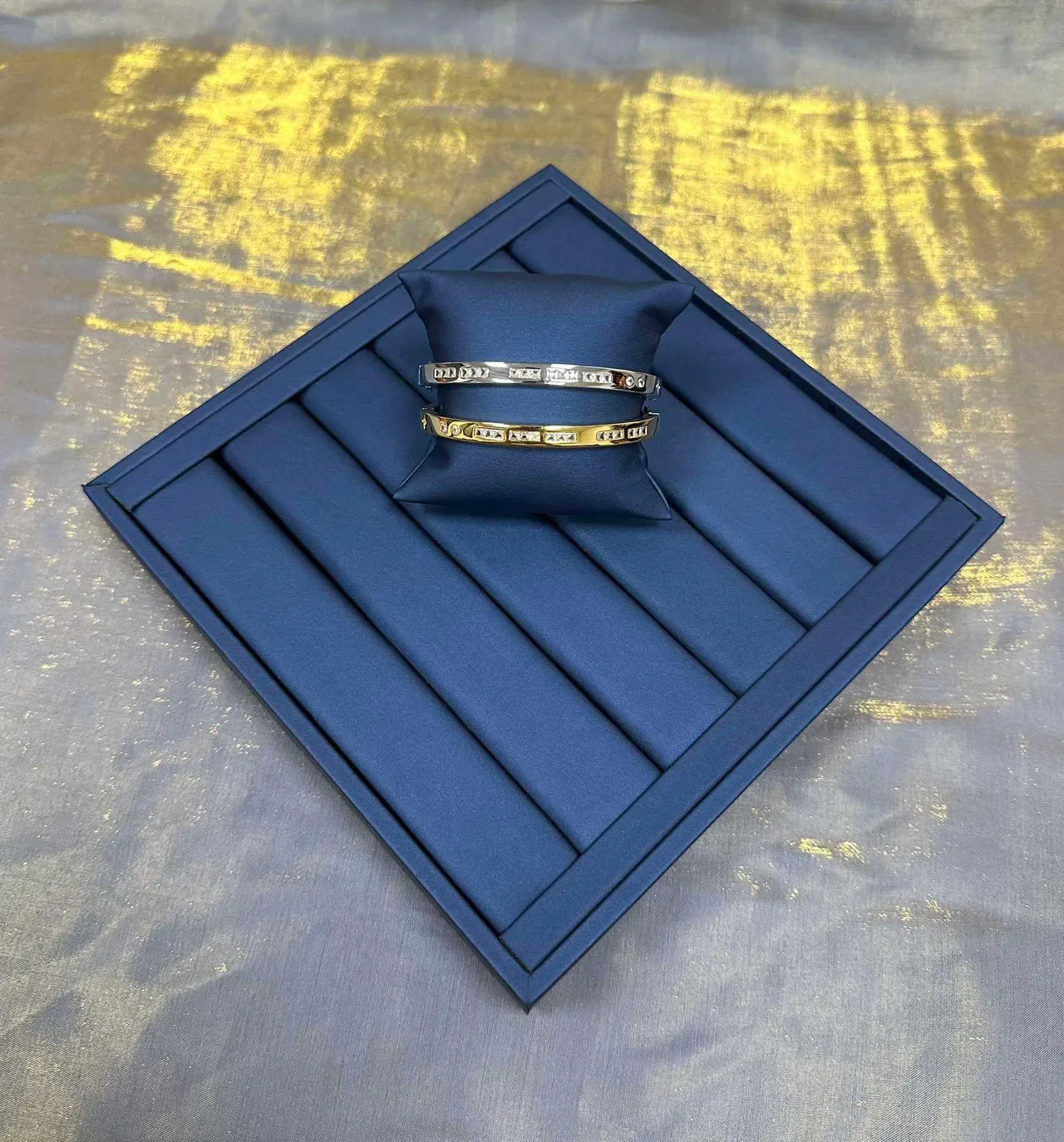 Tiffany & Co. Bracelet Bangle à Charnière en Or et Argent Bicolore 8