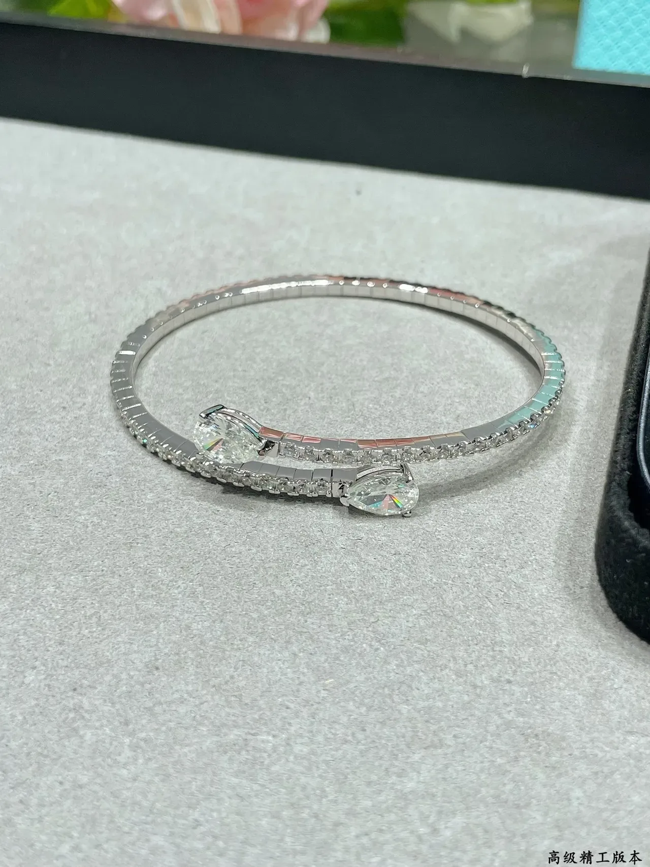Tiffany & Co. Bracelete Inspirado em Serpente com Pavé e Corte Pear 7