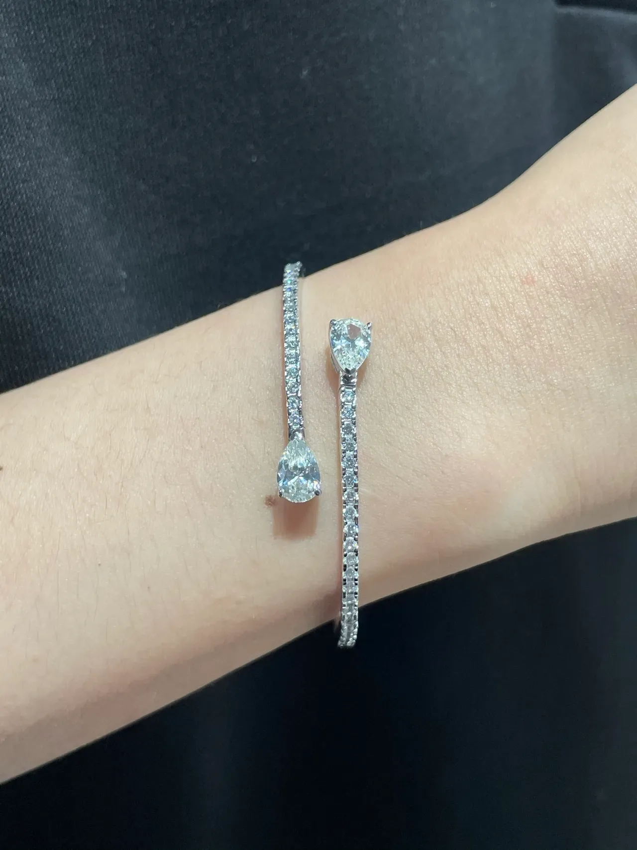 Tiffany & Co. Bracelete Inspirado em Serpente com Pavé e Corte Pear 8